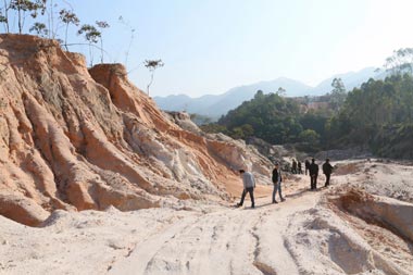 萬達業選礦工程師團隊前往礦山實地考察